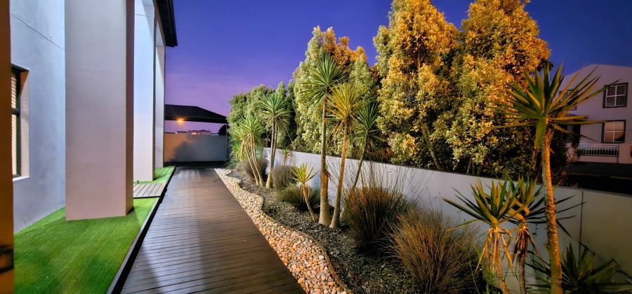 7 Bedroom Property for Sale in Country Club Western Cape